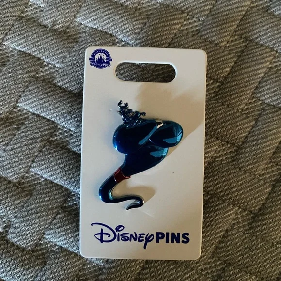 Disney 3D Sculpted Shine Genie 2024 Pin OE New In Hand BNWT - Picture 1 of 1